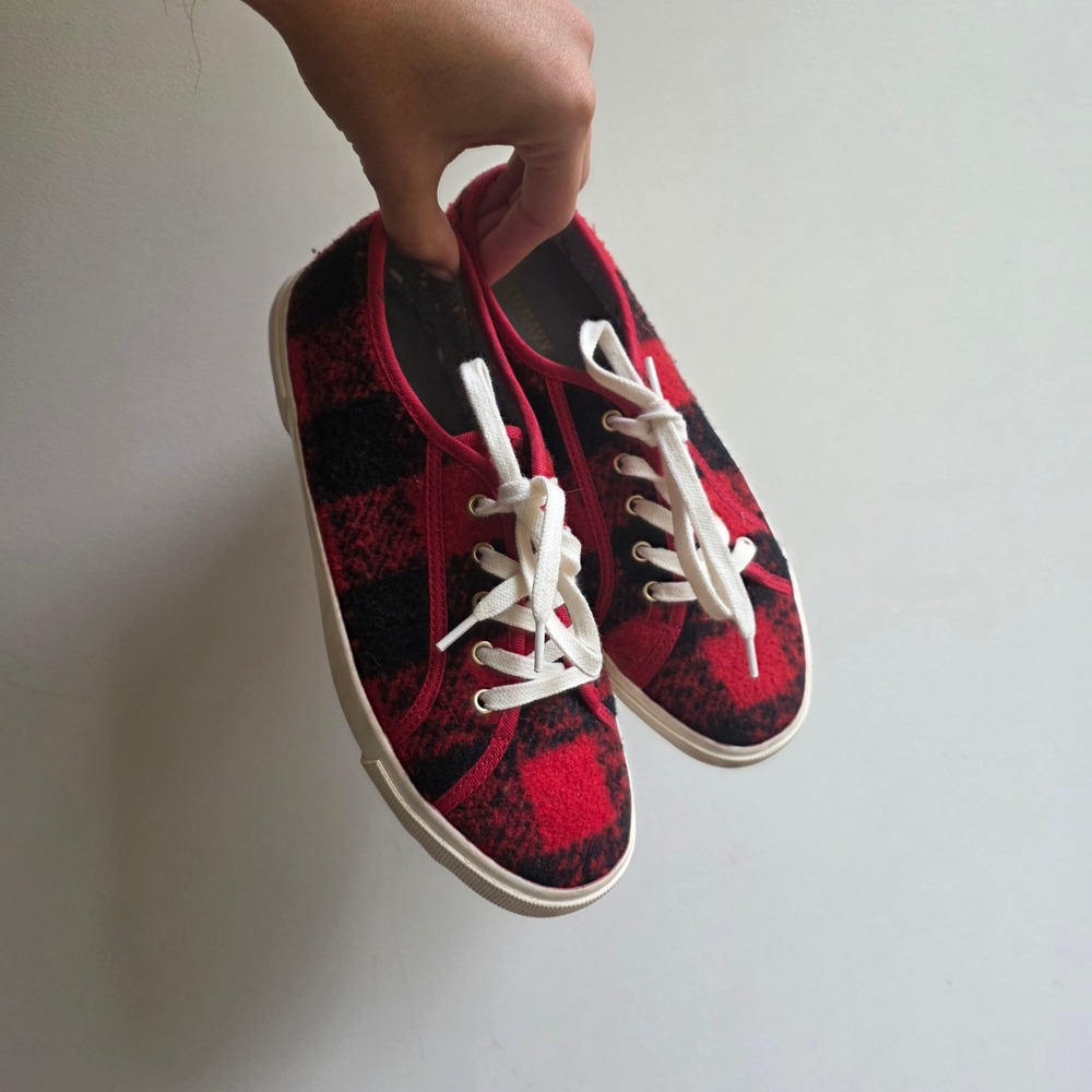 Old Navy Womens Red Black Buffalo Plaid Low Top Sneakers Size 8 Fox Print Lining